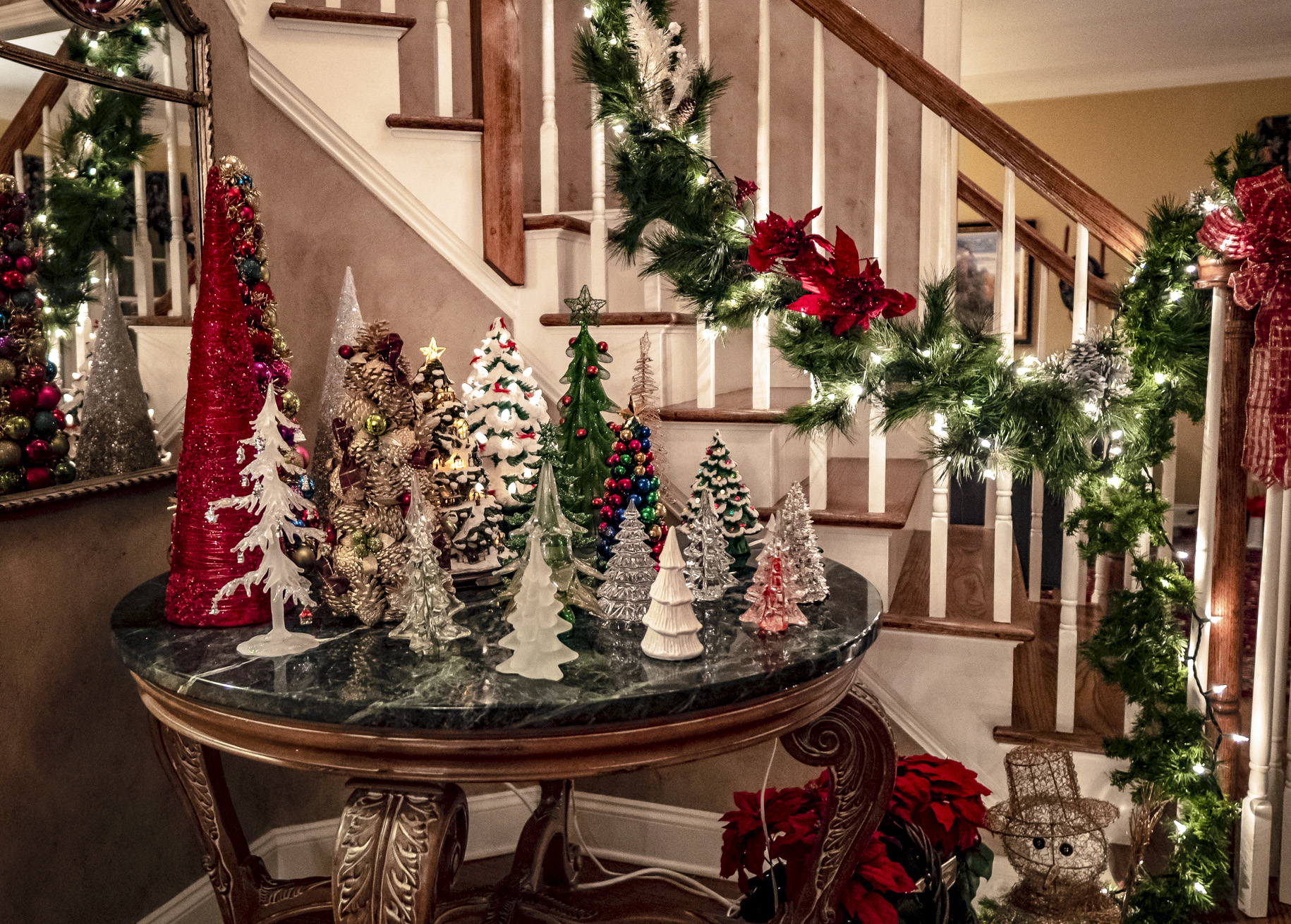 Different types of ornaments may require different storage conditions.